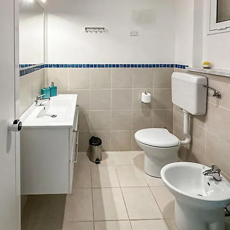Apartment Gorgeous In With House Sea View