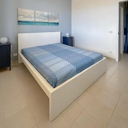 דירה Gorgeous In מרינה די רגוזה